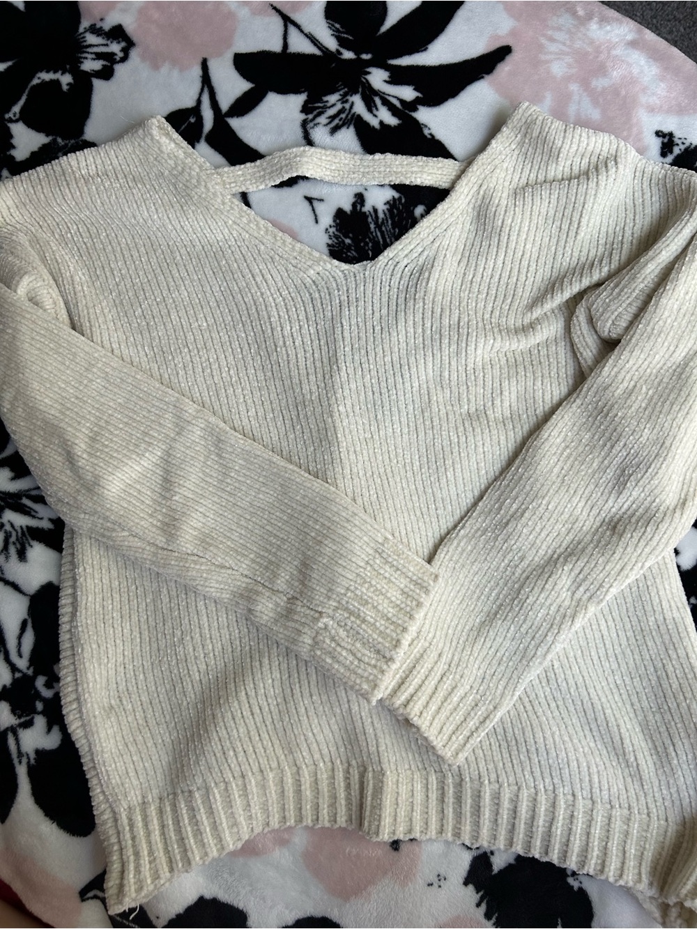 A. Byer Medium Cream Knit Sweater Open Back